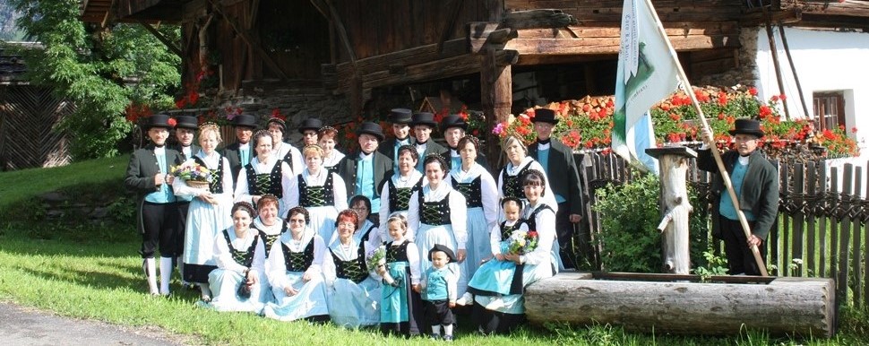 Coro La Valle in costume storico