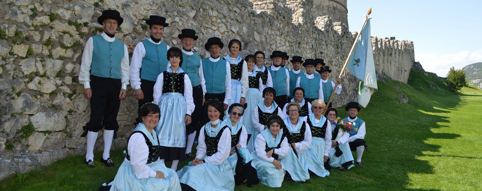 Coro La Valle in costume storico